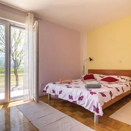 Holiday home Two-bedroom In Stasevica